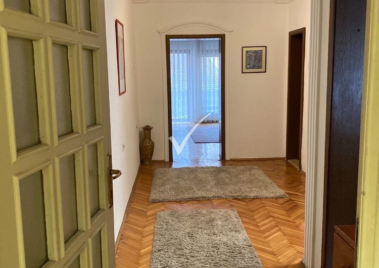 Shtëpi 160 m² në lagjen Aktash