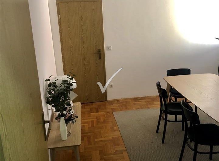 Lokal 106 m² te 4 Llullat