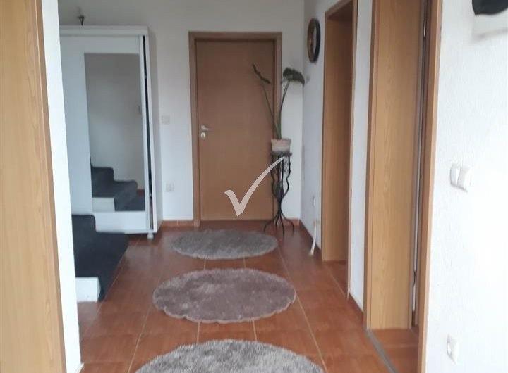 SHTËPI 82 M² NË LAGJEN E SPITALIT