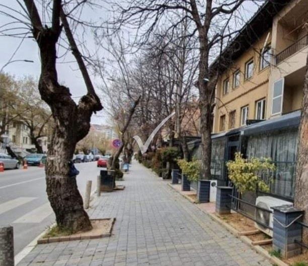 LOKAL 20 M² NË QENDER