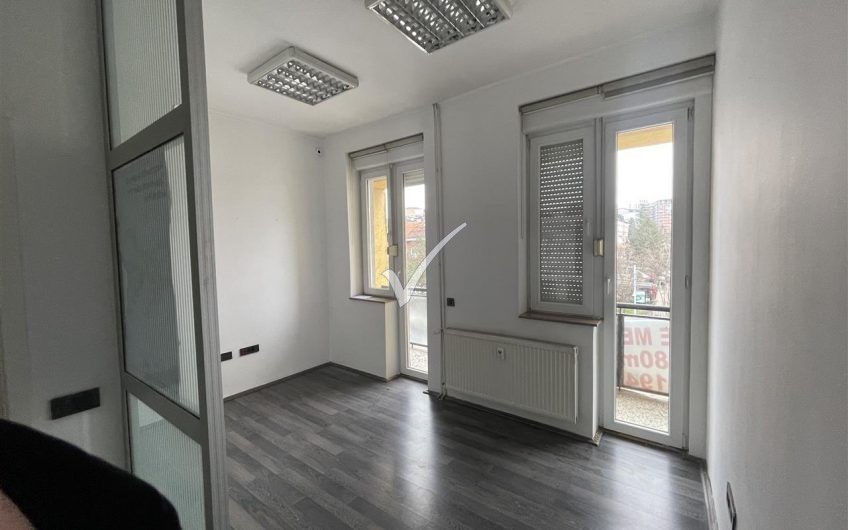 BANESE 80M2 NE QENDER