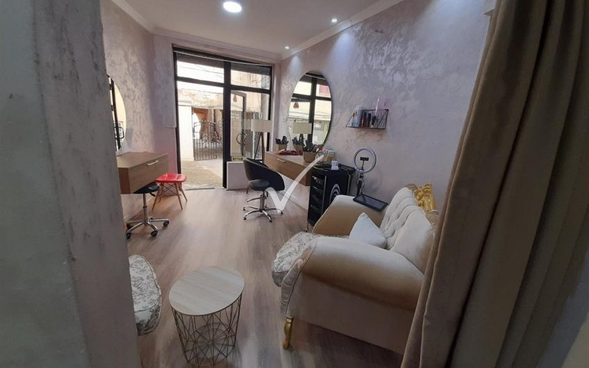 LOKAL 20M2 NË QENDËR