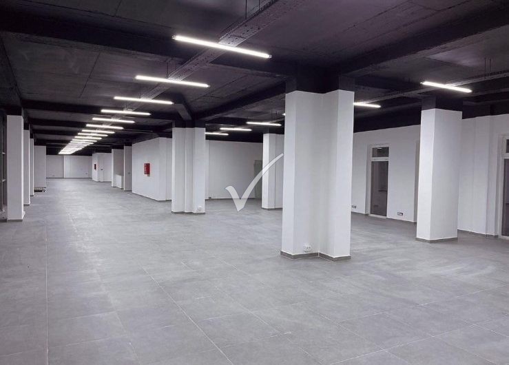 LOKAL 600M2 NË TOPHANE