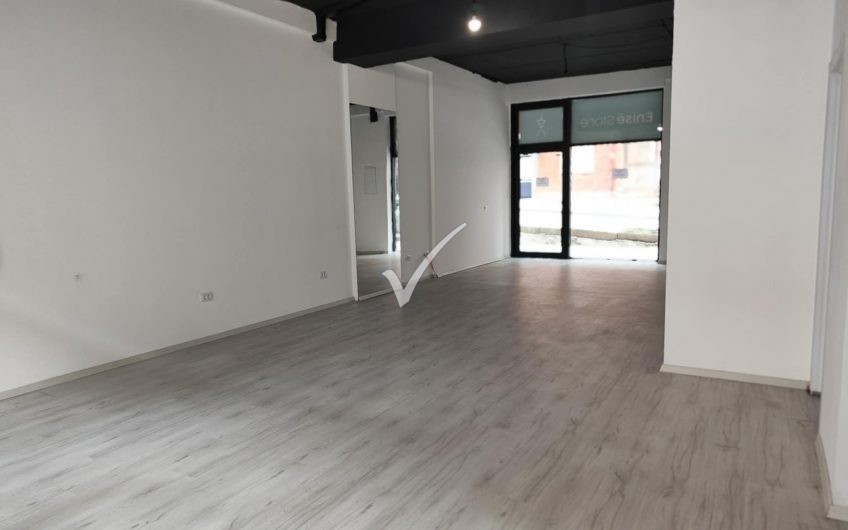 LOKAL 64M2 NE RRUGËN B