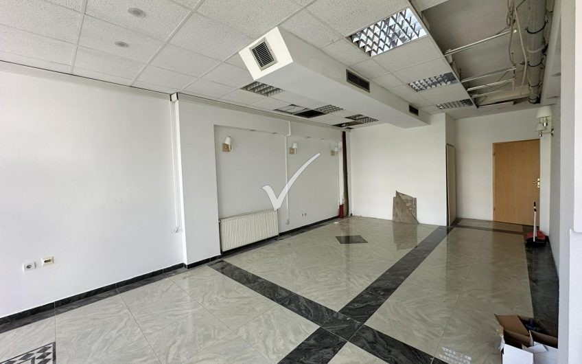 LOKAL 70M2 NË QENDËR