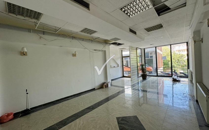 LOKAL 70M2 NË QENDËR