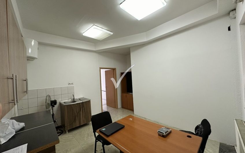 LOKAL 70M2 NË QENDËR