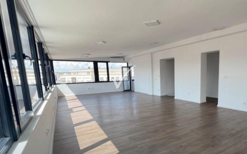 PENTHOUSE 120M2 NË QENDËR