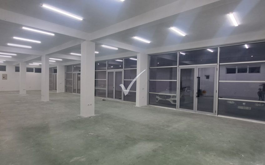 LOKAL 250M2 NË FUSHË KOSOVË