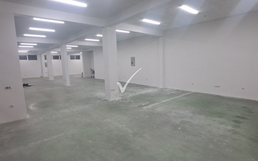 LOKAL 250M2 NË FUSHË KOSOVË